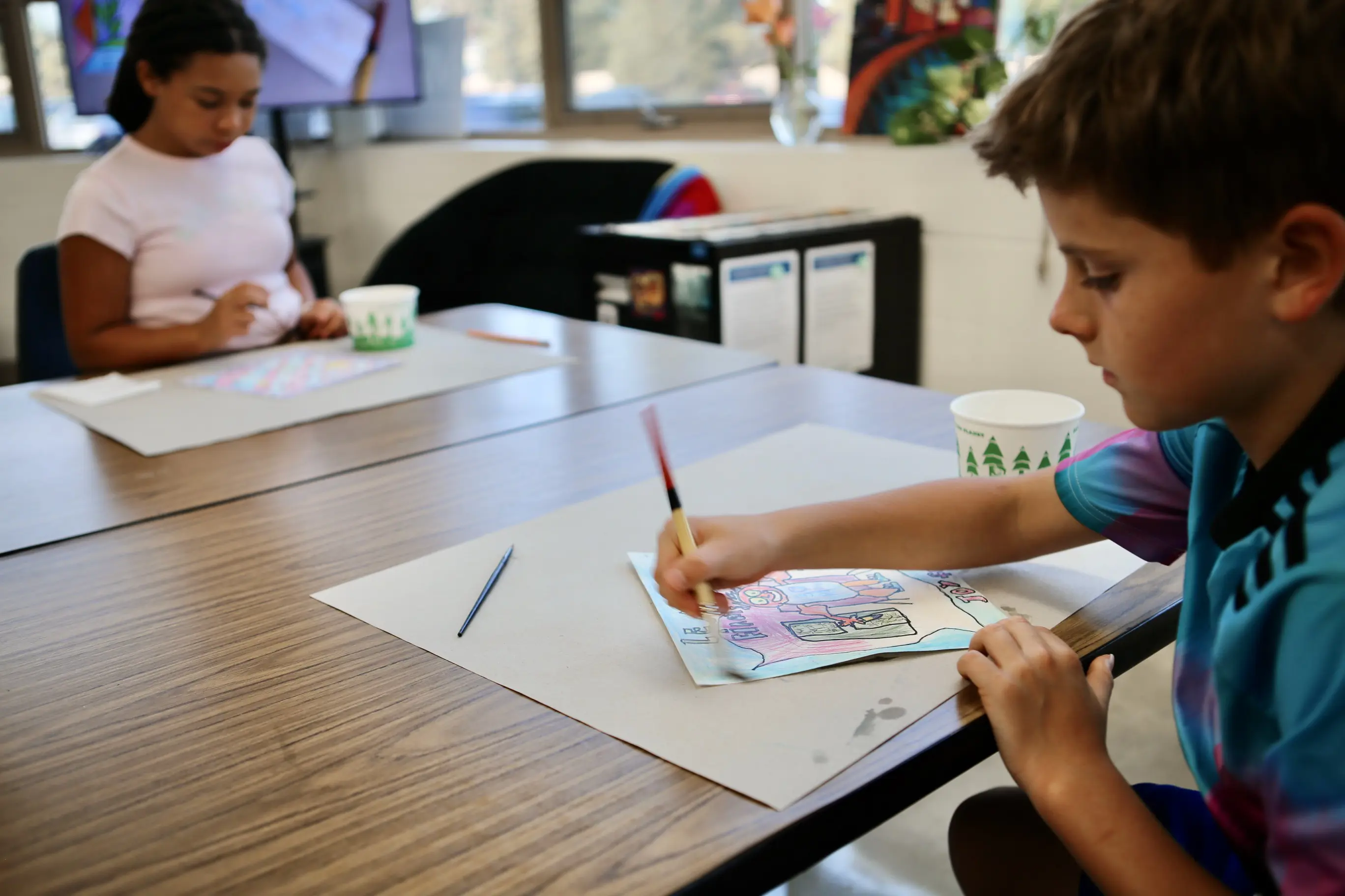 Student drawing during art class