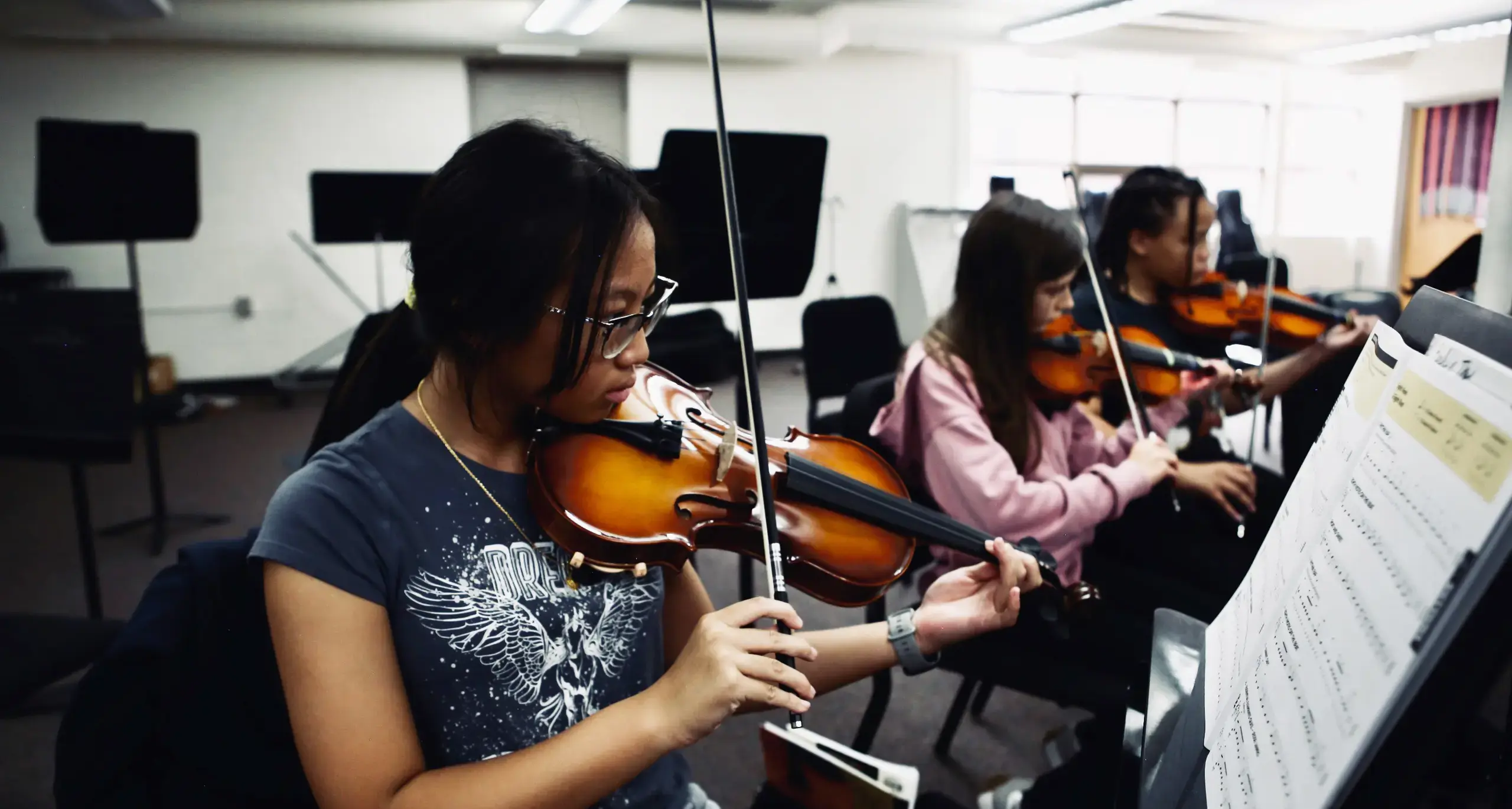 Students playing the violin